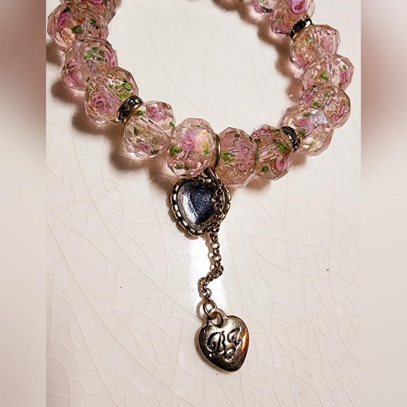 Betsey Johnson faceted beaded rose with heart chain charms signed stretch bracel - Picture 4 of 8